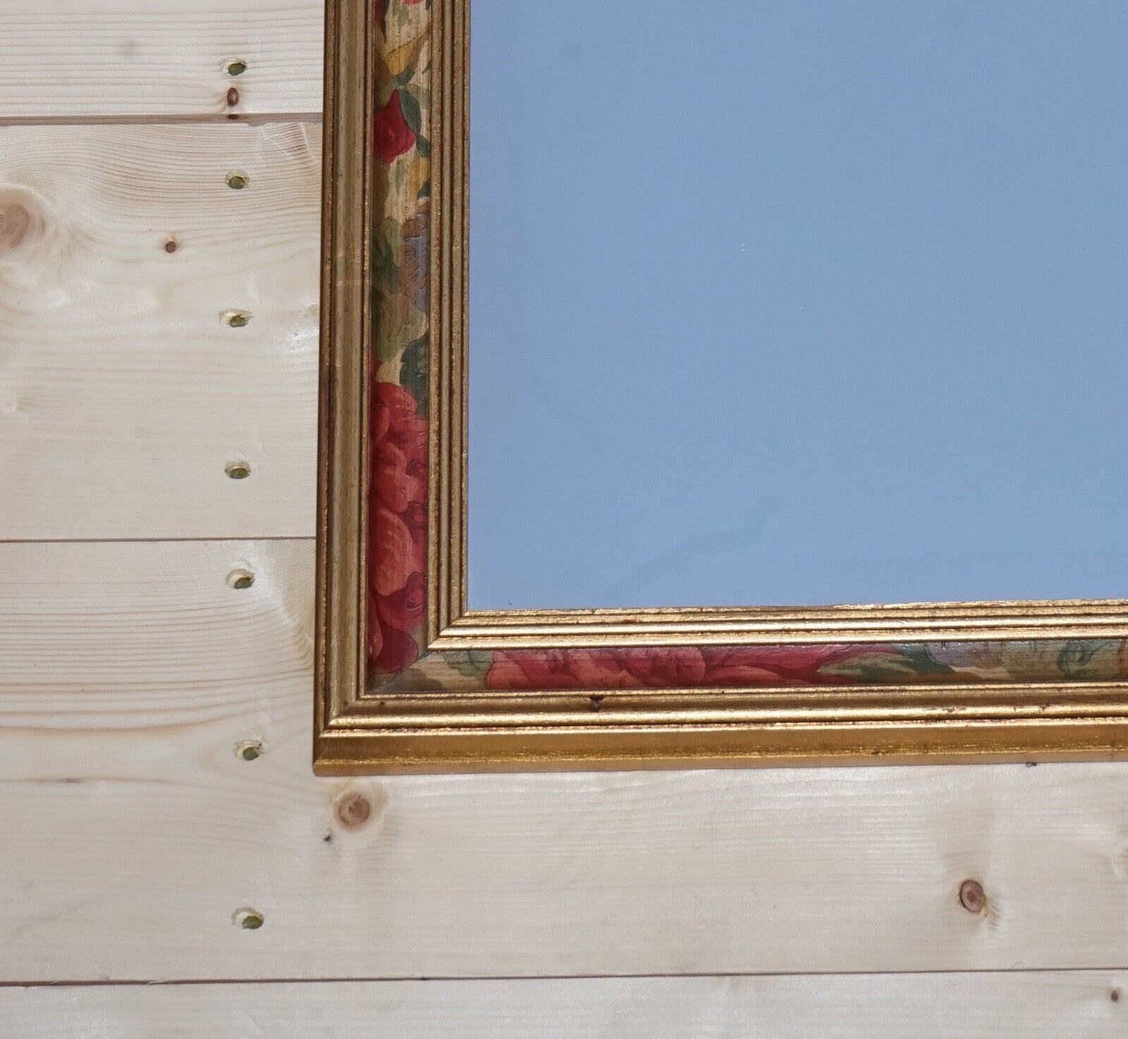 LOVELY VINTAGE GOLD BEVELLED MIRROR WITH FLORAL DETAILING ON THE FRAME