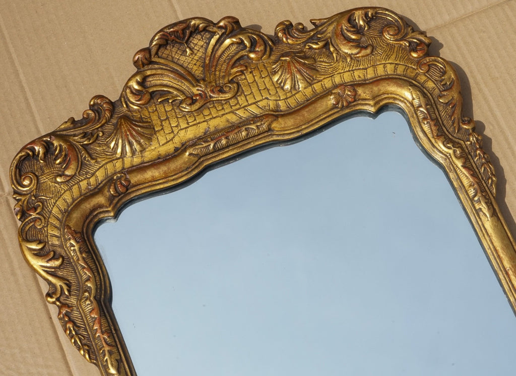 ANTIQUE GEORGE III CHIPPENDALE STYLE GILTED WALL MIRROR