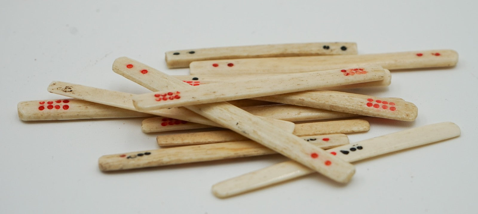 ANTIQUE TRADITIONAL CHINESE MAHJONG GAME SET WITH 144 TILES