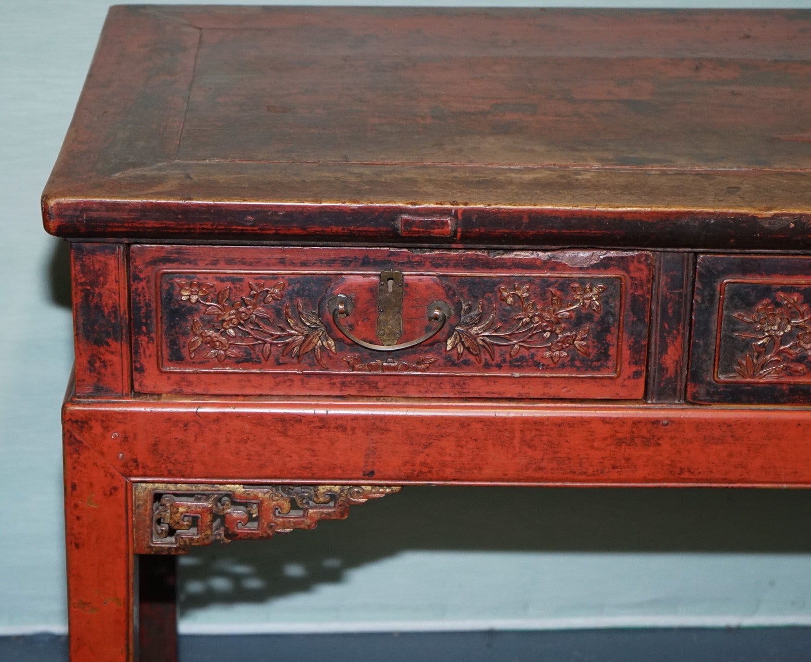 1800 ANTIQUE QING DYNASTY LACQUERED ORIENTAL CHINESE CONSOLE TABLE CARVED FLORAL