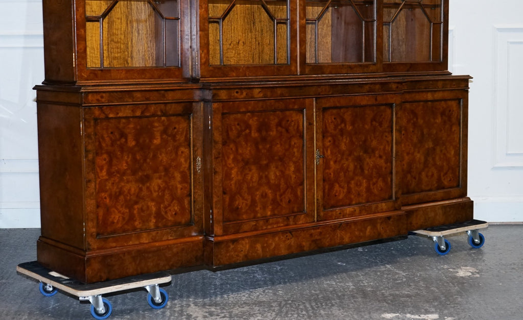 STUNNING LARGE GEORGIAN STYLE BURR WALNUT BREAKFRONT DISPLAY CABINET BOOKCASE