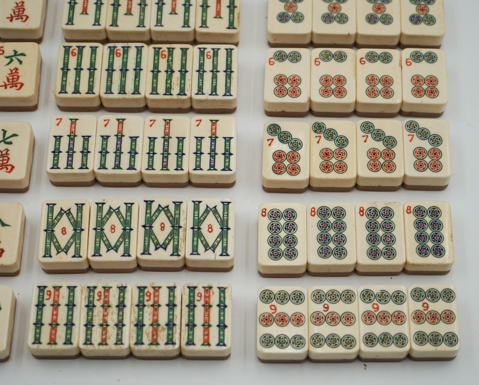 ANTIQUE TRADITIONAL CHINESE MAHJONG GAME SET WITH 144 TILES