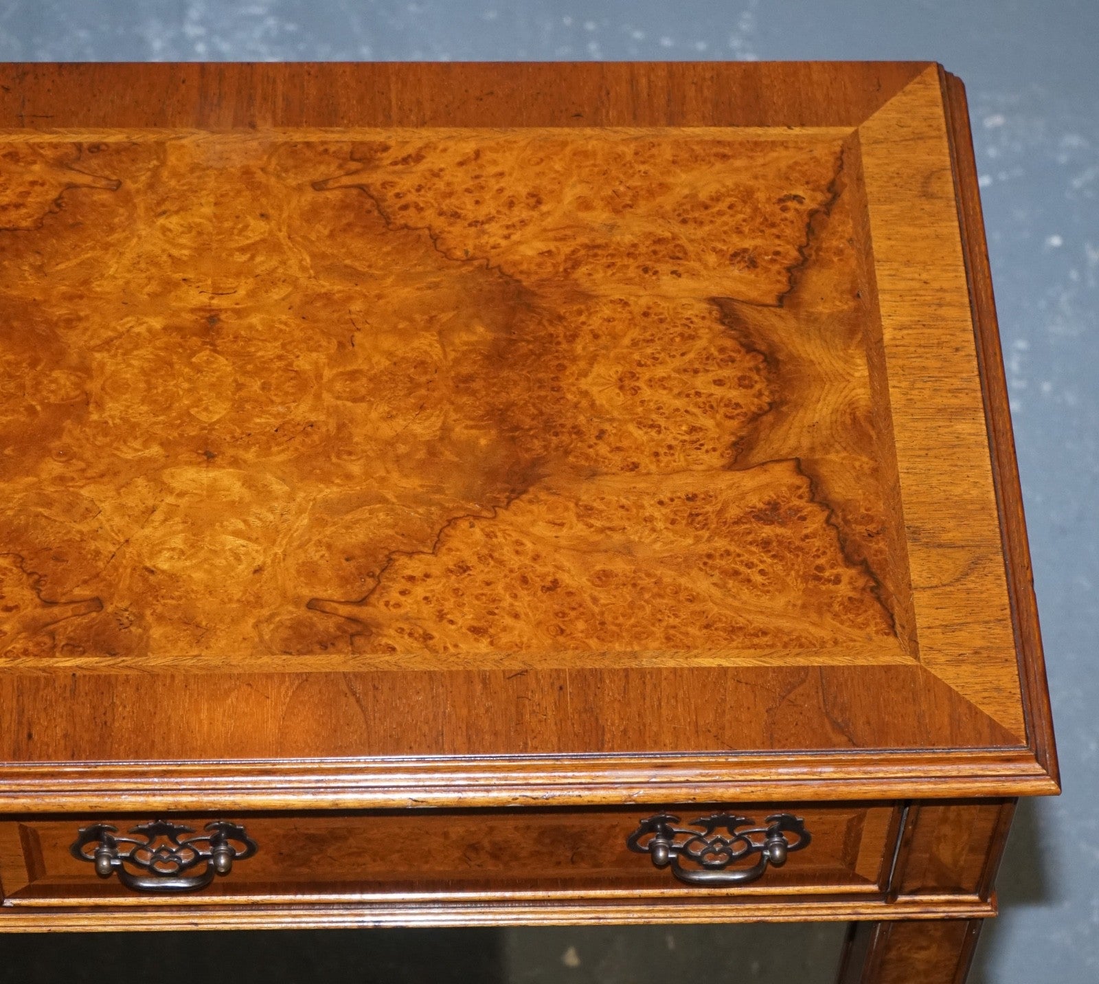 GEORGIAN STYLE BRIGHTS OF NETTLEBED LONDON BURR WALNUT CONSOLE TABLE