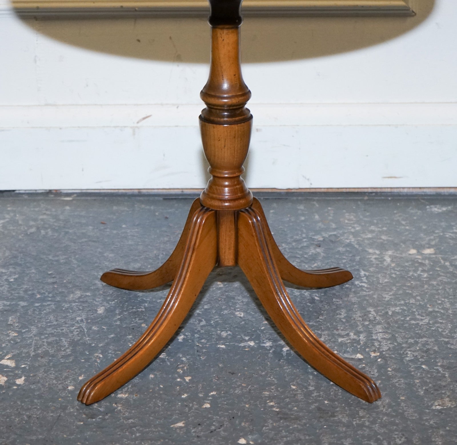 VINTAGE YEW WOOD SIDE END WINE LAMP TABLE