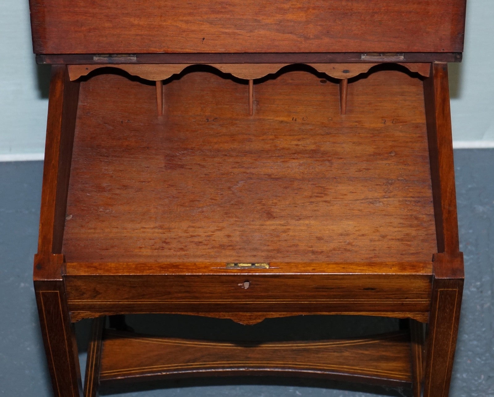 VICTORIAN LADIES WRITING DAVENPORT DESK WITH INLAY & LEATHER WRITING SURFACE