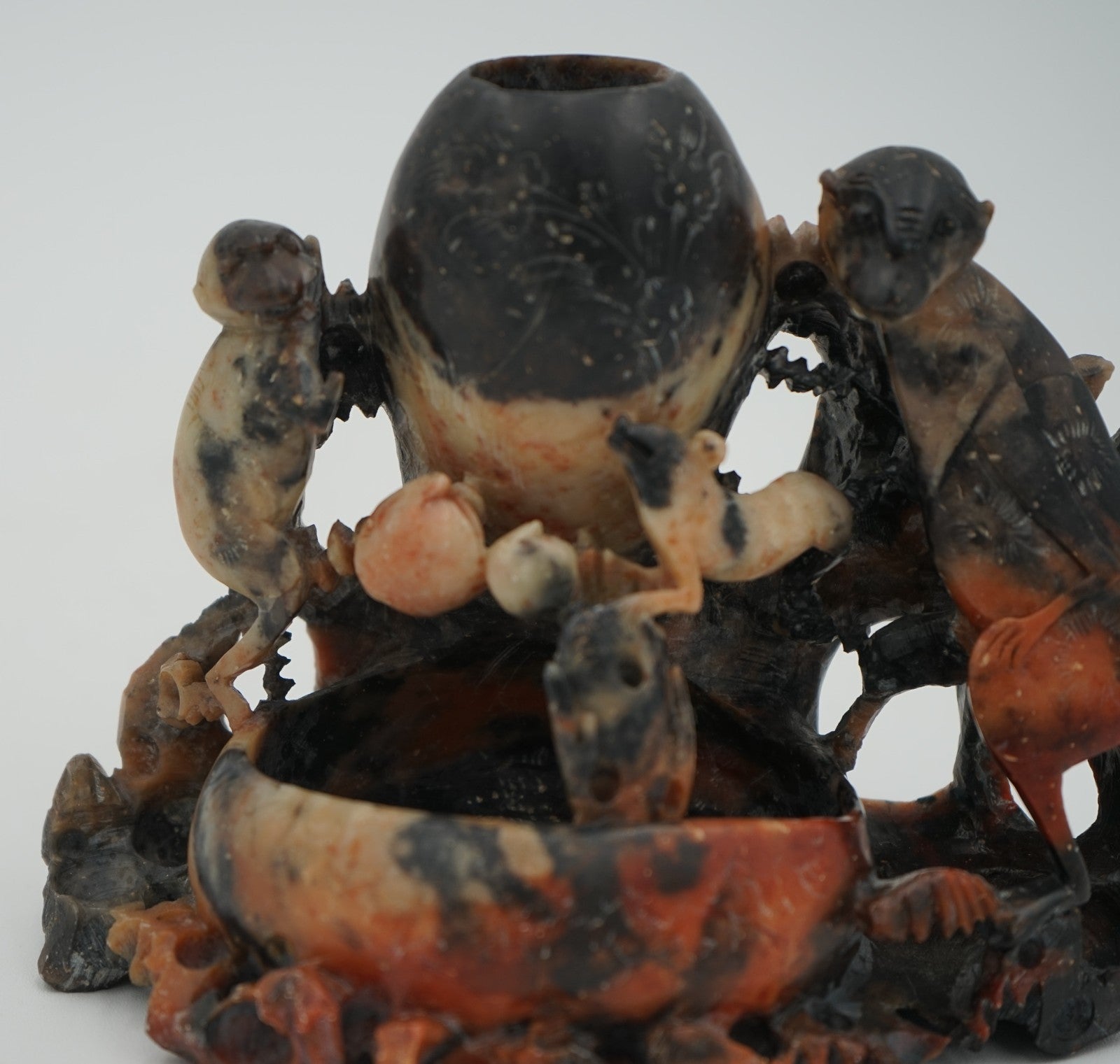 EARLY 20TH CENTRY ORIENTAL CHINESE HAND CARVED SOAPSTONE DECORATIVE POT