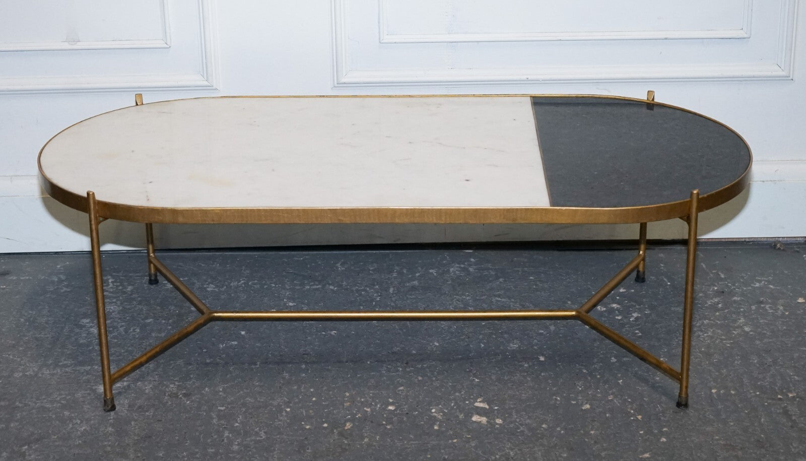 CONTEMPORARY ITALIAN TWO TONE MARBLE & LIMESTONE COFFEE TABLE ON METAL GOLD LEGS