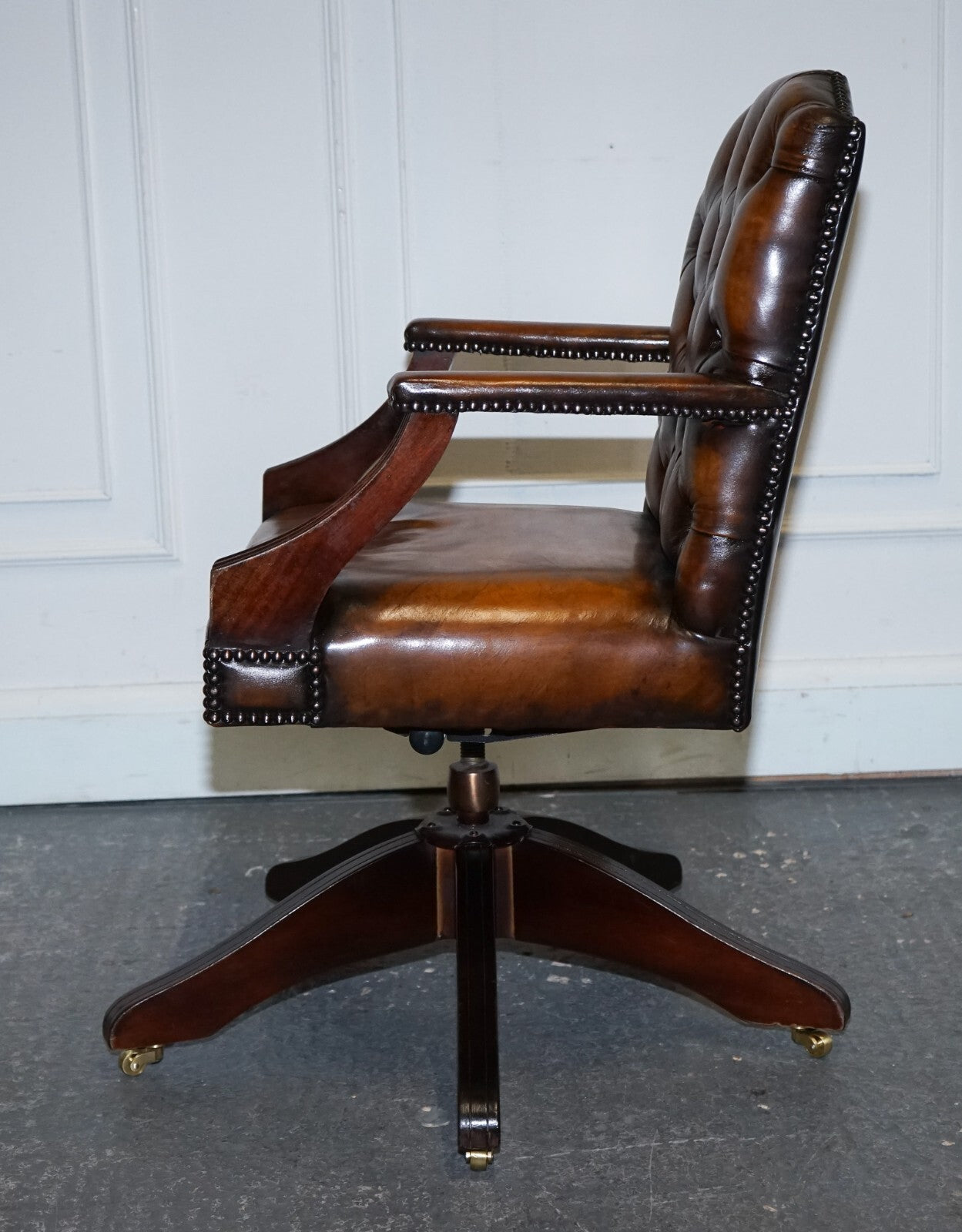 RARE CIGAR BROWN LEATHER CHESTERFIELD DIRECTIONS CONFERENCE LEATHER CHAIR