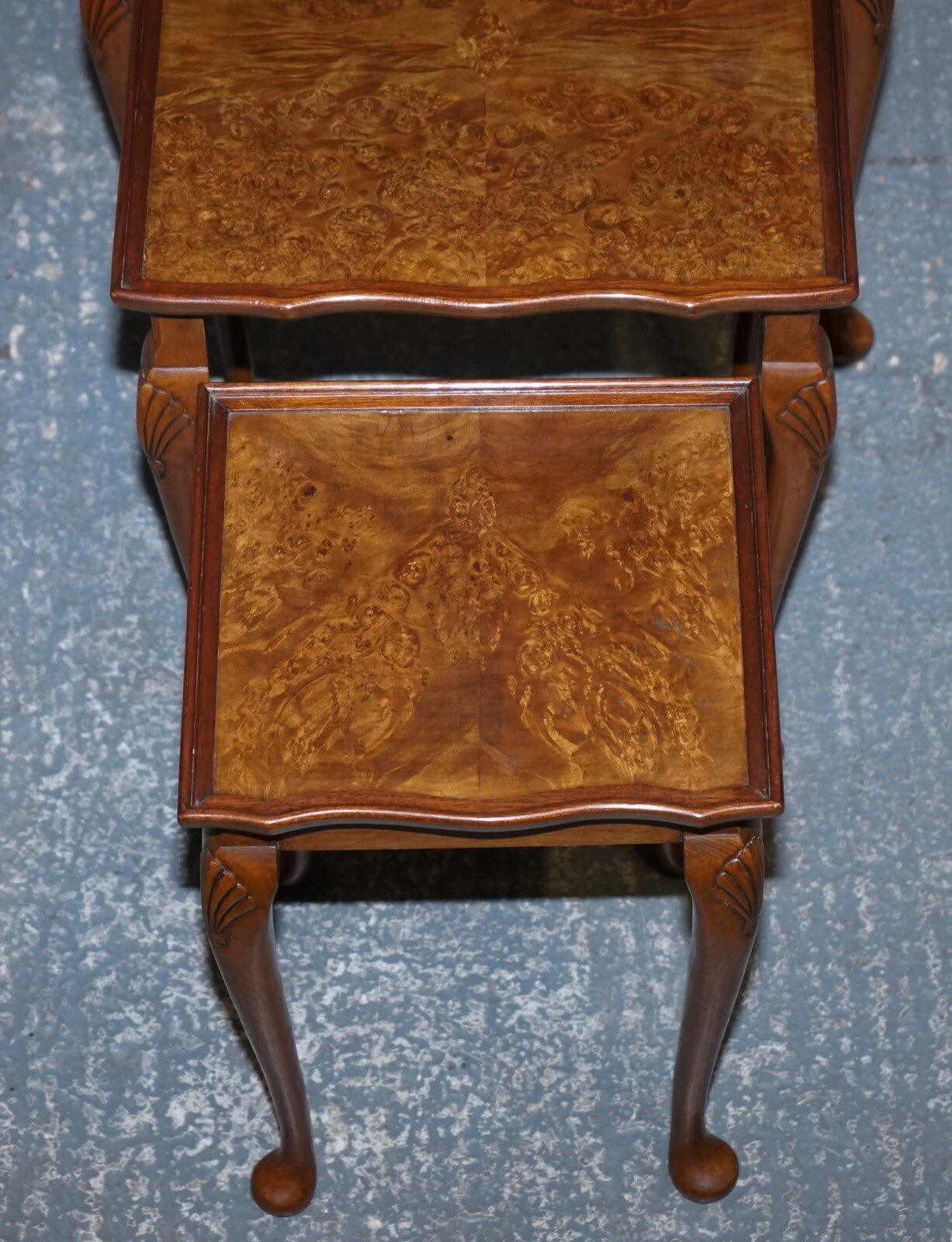 1920 ART DECO BURR WALNUT NEST OF THREE TABLES QUEEN ANNE LEGS