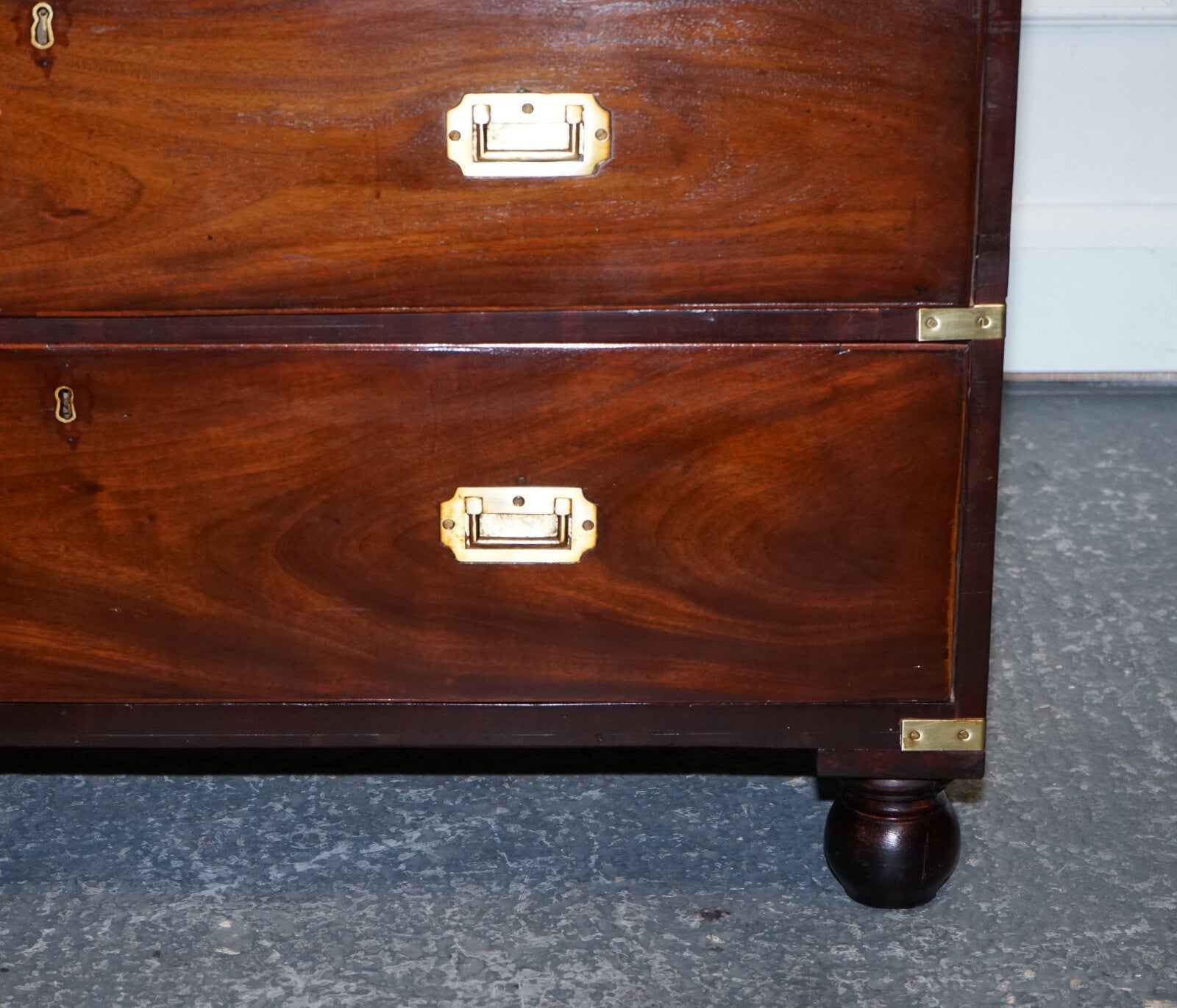 ANTIQUE VICTORIAN MILITARY CAMPAiGN CHEST OF GRADUATED DRAWERS