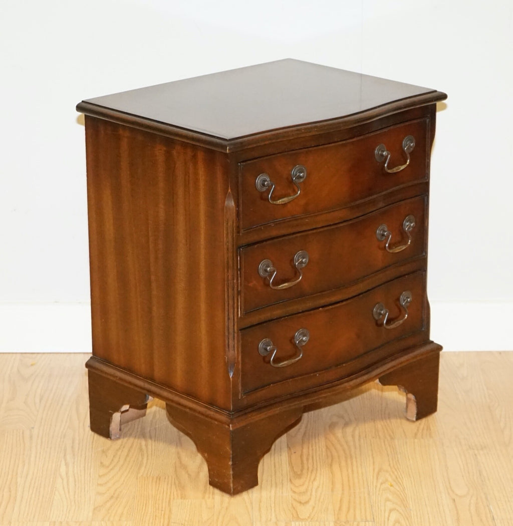 GEORGIAN STYLE MAHOGANY FLAME MAHOGANY CHEST OF DRAWERS