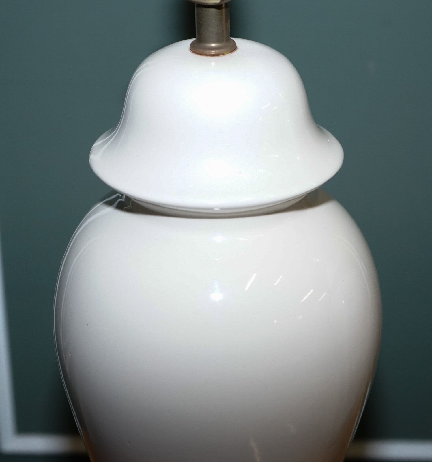 CIRCA 1970s VINTAGE CREAM COLOURED PORCELAIN PAIR OF LAMPS