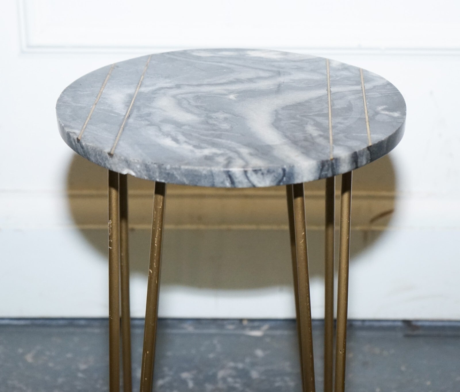 GREY AND WHITE MARBLE TOP WITH GOLD PIN LEGS PLANT LAMP SiDE TABLE