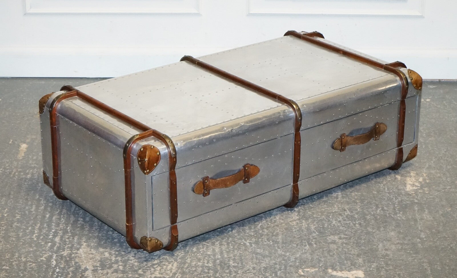 VINTAGE TIMOTHY OULTON AVIATOR INDUSTRIAL SILVER COFFEE TABLE LEATHER DETAILS