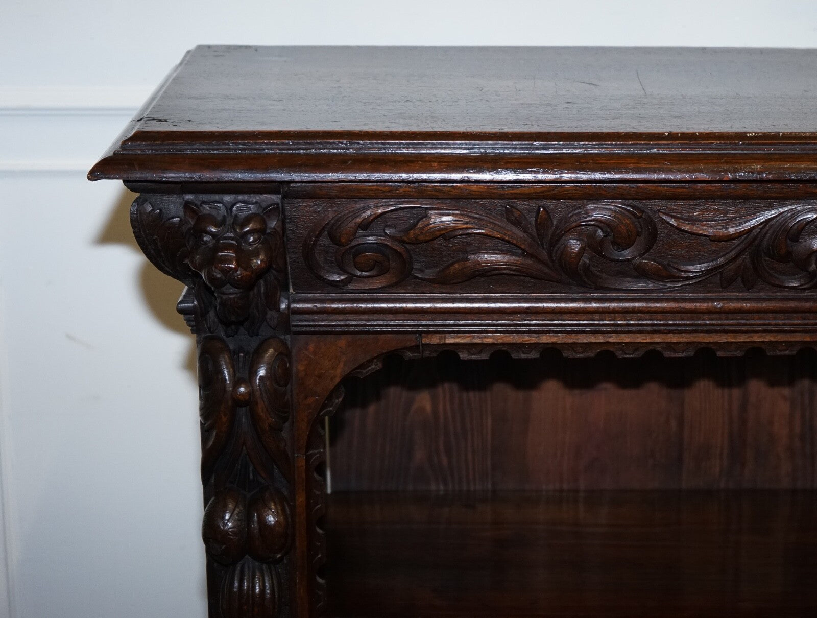 ANTIQUE CIRCA 1800 OAK GREENMAN & LIONHEADS DWARF OPEN BOOKCASE