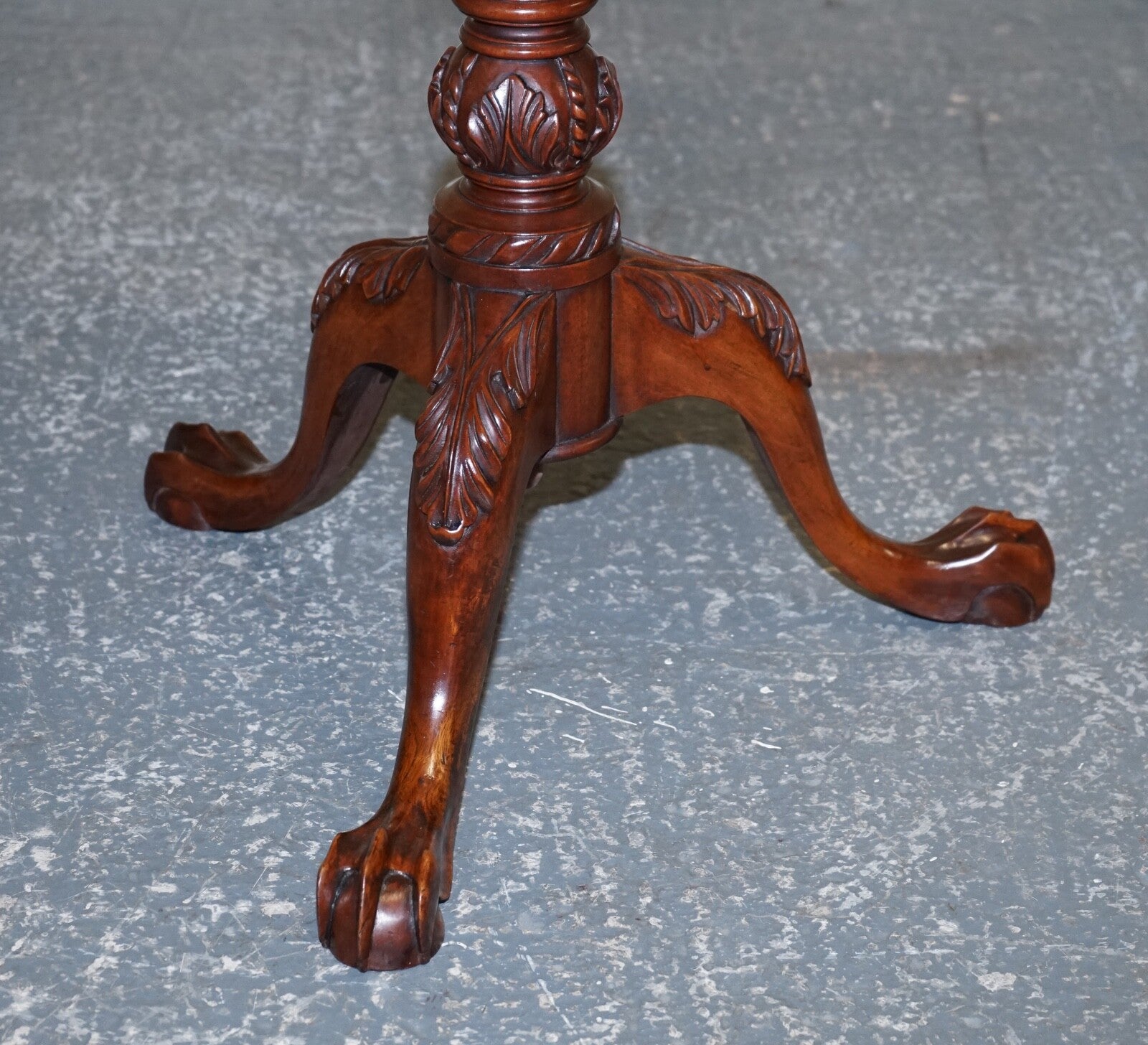 LOVELY LARGE HARDWOOD LARGE PIE CRUST TILT TOP SIDE WINE PLANT LAMP TABLE