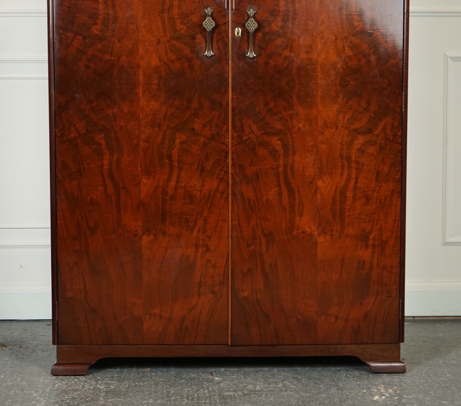 LOVELY VINTAGE ART DECO MAHOGANY WARDROBE J1