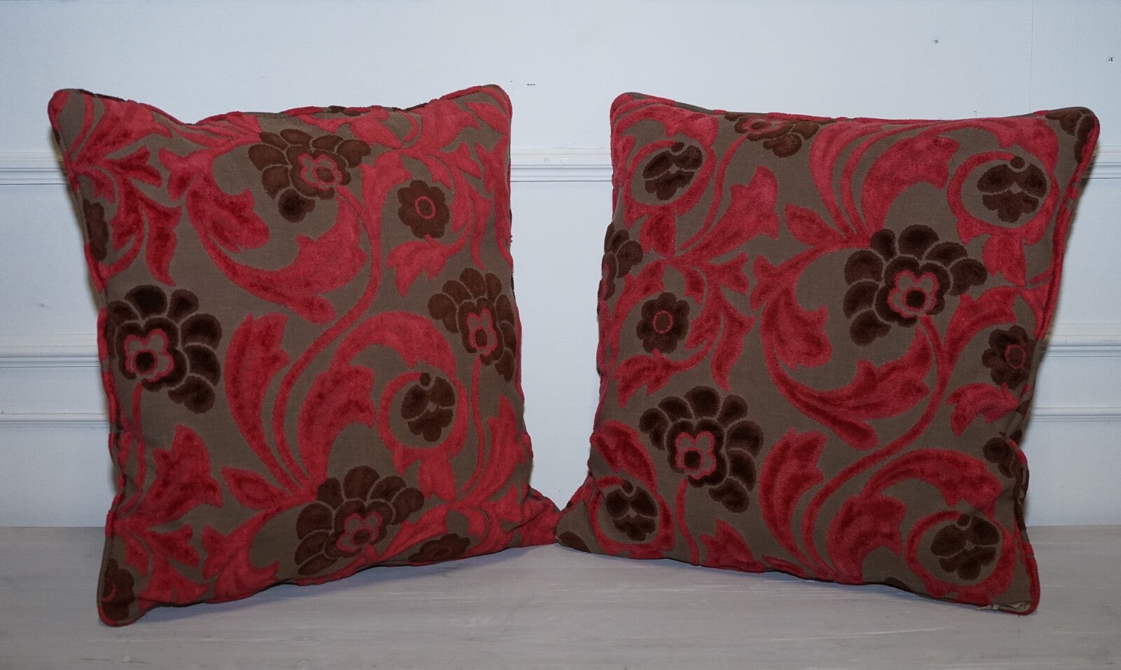 PAIR OF ALEXANDER & JAMES FLORAL HUDSON SCATTER CUSHIONS