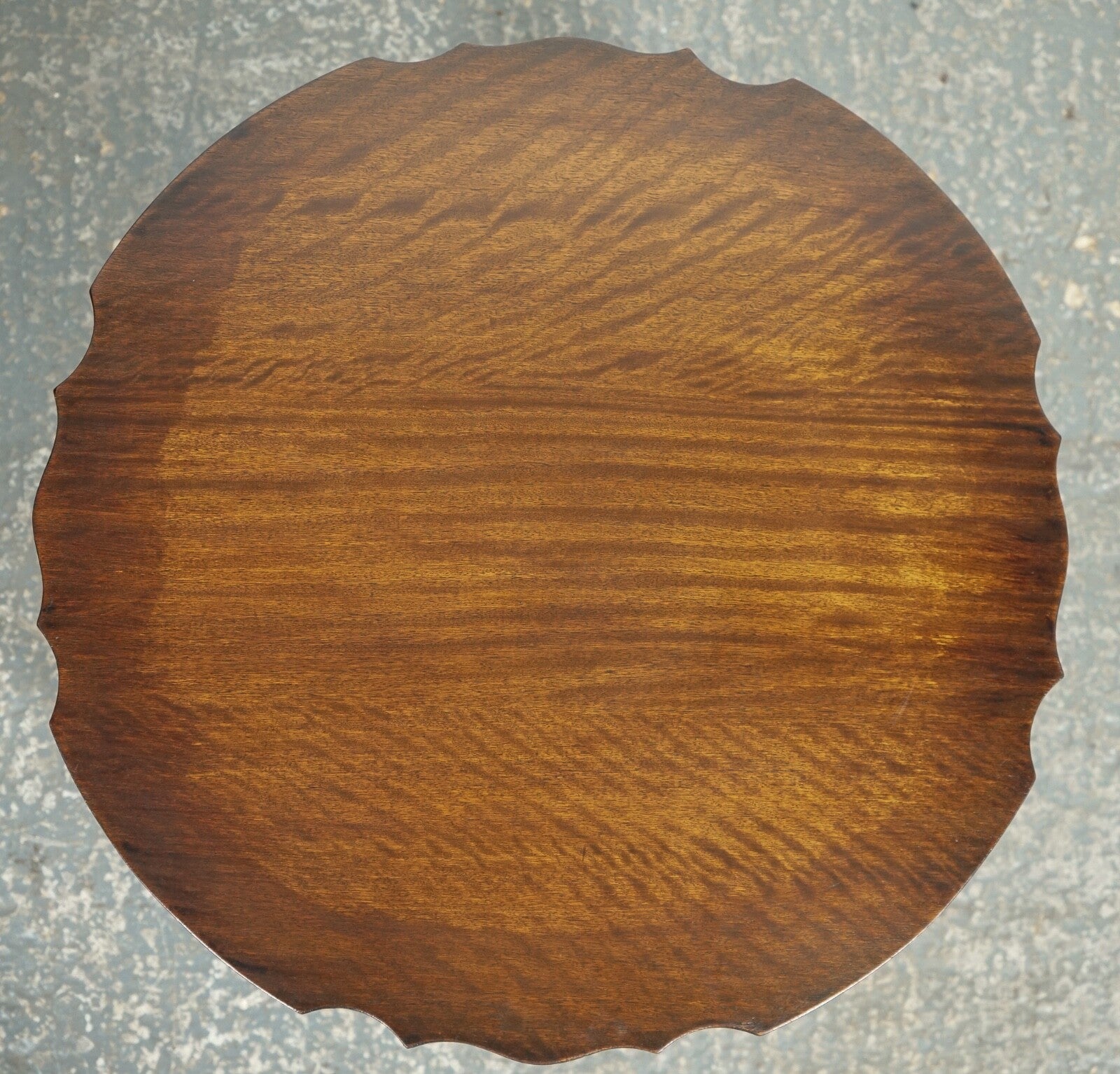 LOVELY SMALL PIE CRUST SHAPED EDGES HARDWOOD SIDE TABLE J1