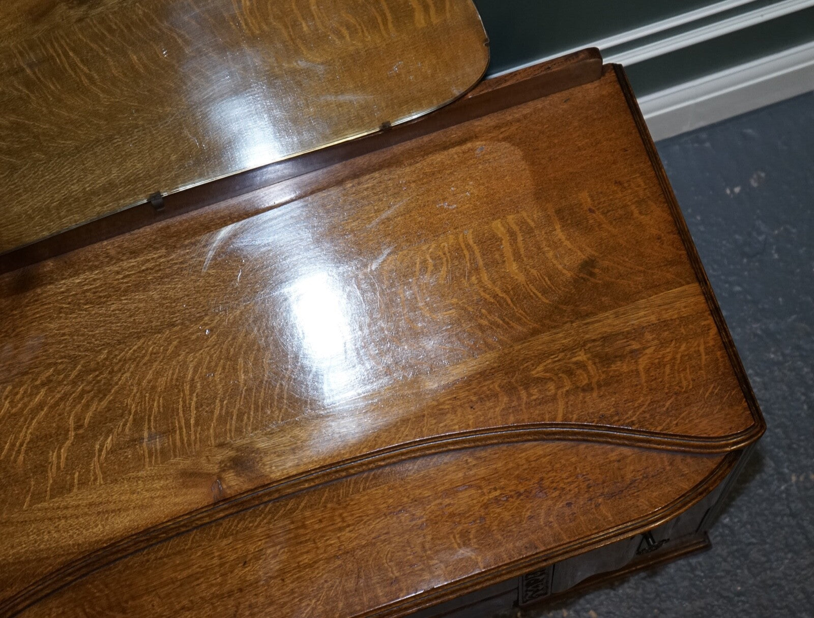 LOVELY VINTAGE ART DECO HAND CARVED OAK DRESSING TABLE WITH MIRROR