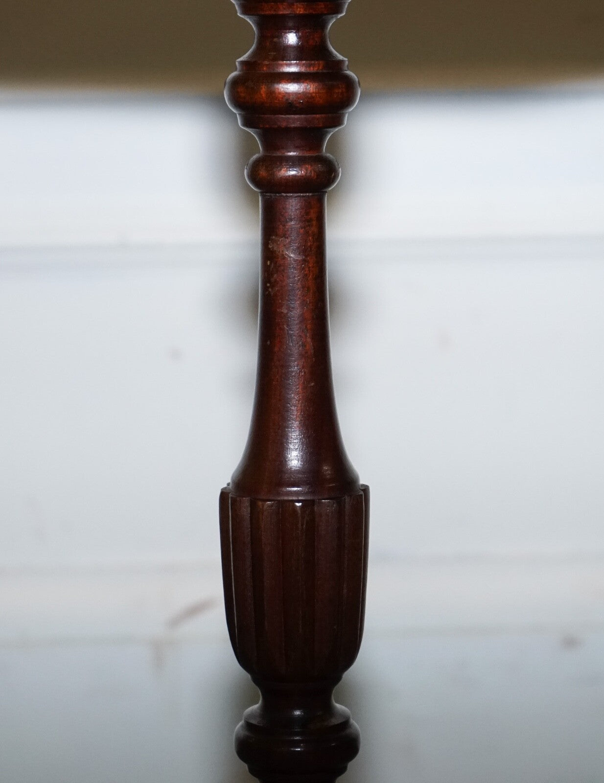 LOVELY VINTAGE BROWN GOLD LEATHER TOP PLANT WINE SIDE STAND ON TRIPOD FEET