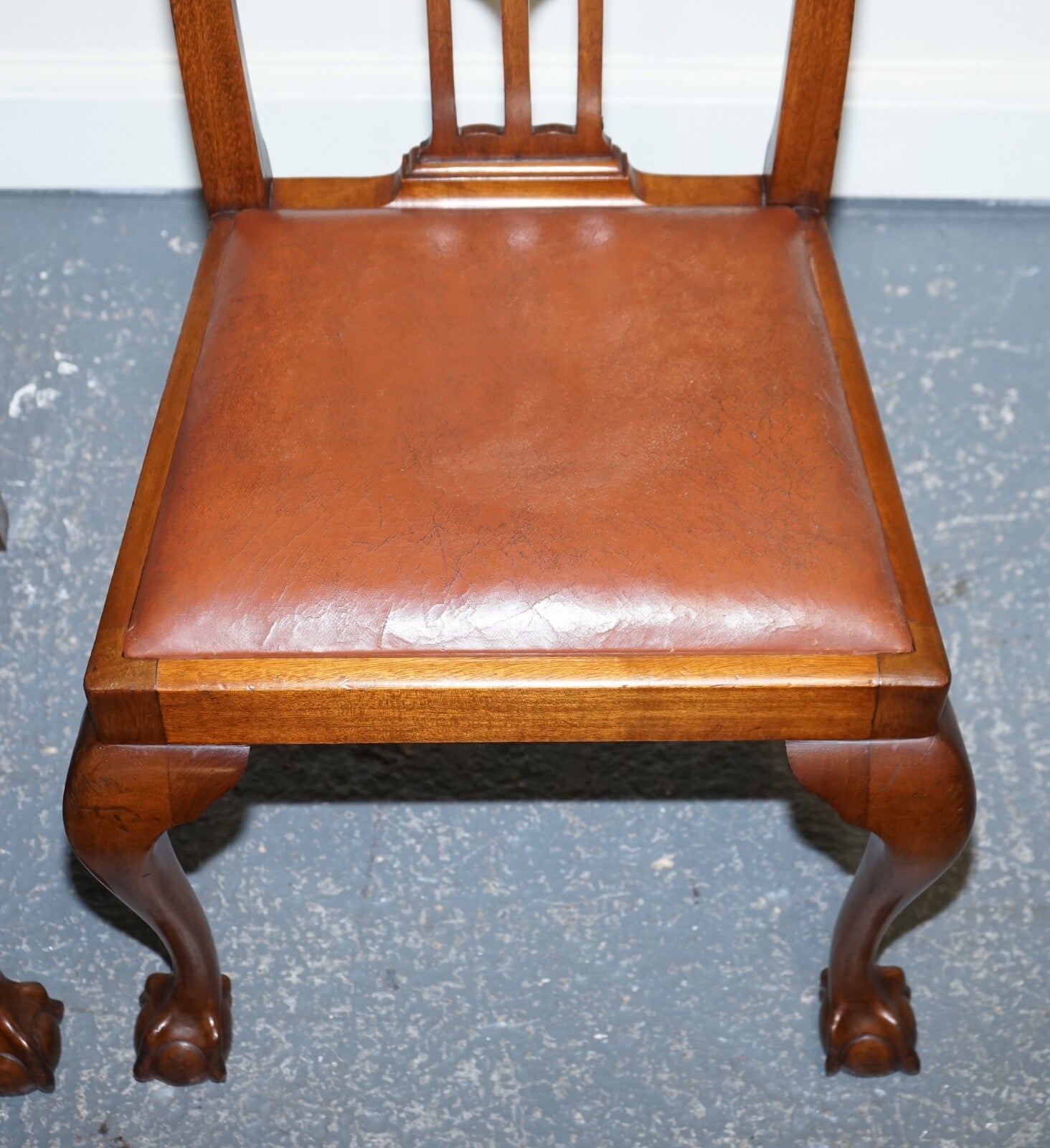 CHIPPENDALE STYLE 5 DINING CHAIRS WITH LEATHER SEATS PERFECT FOR ROUND TABLE