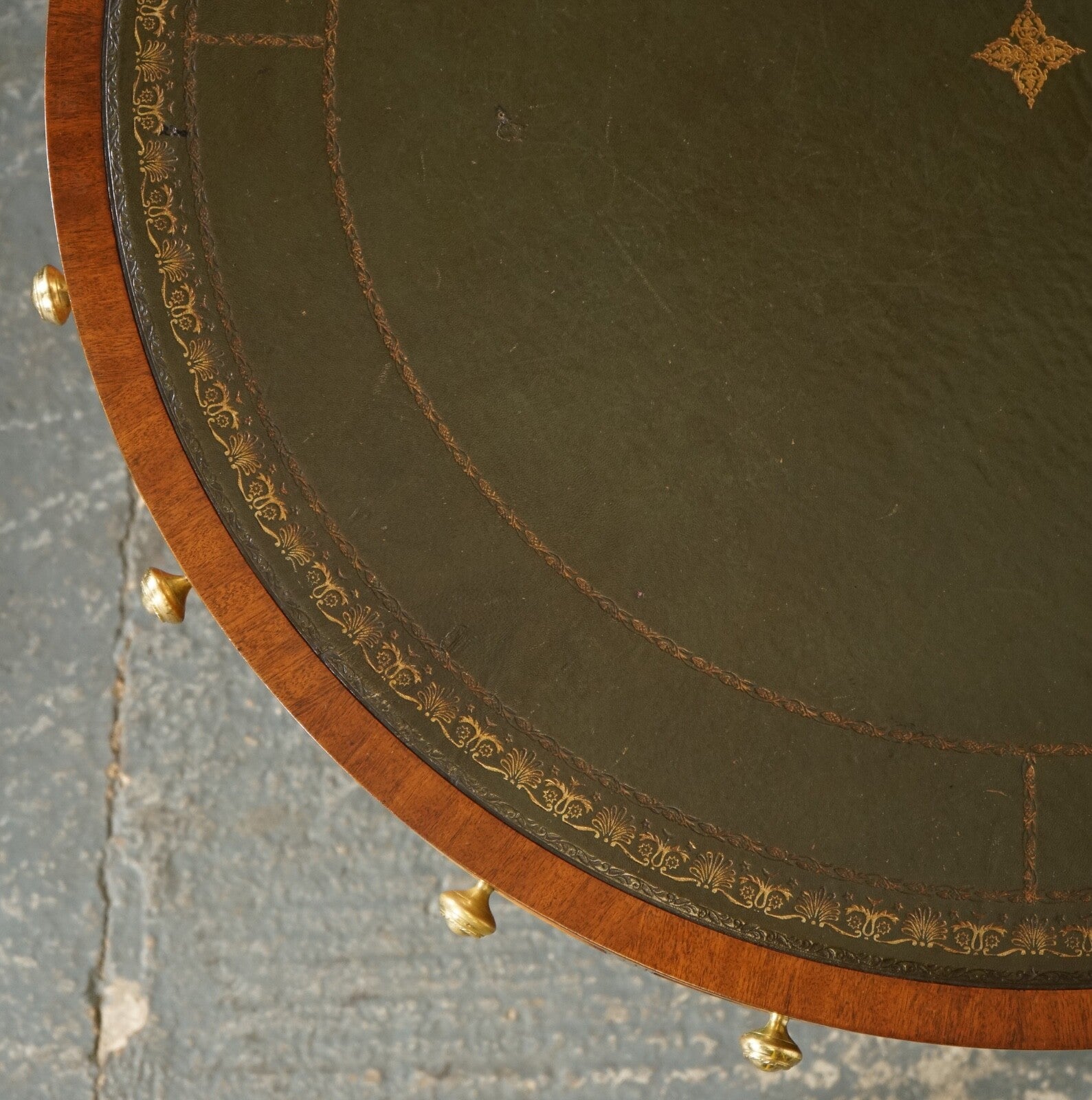 FINE RESTORED REGENCY STYLE DRUM TOP LIBRARY TABLE WITH AGED GREEN LEATHER TOP