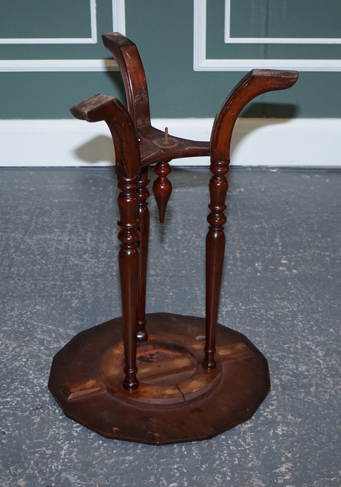 LOVELY RESTORED HARDWOOD HEXAGON SIDE TABLE WITH CURVED SPADE FEET