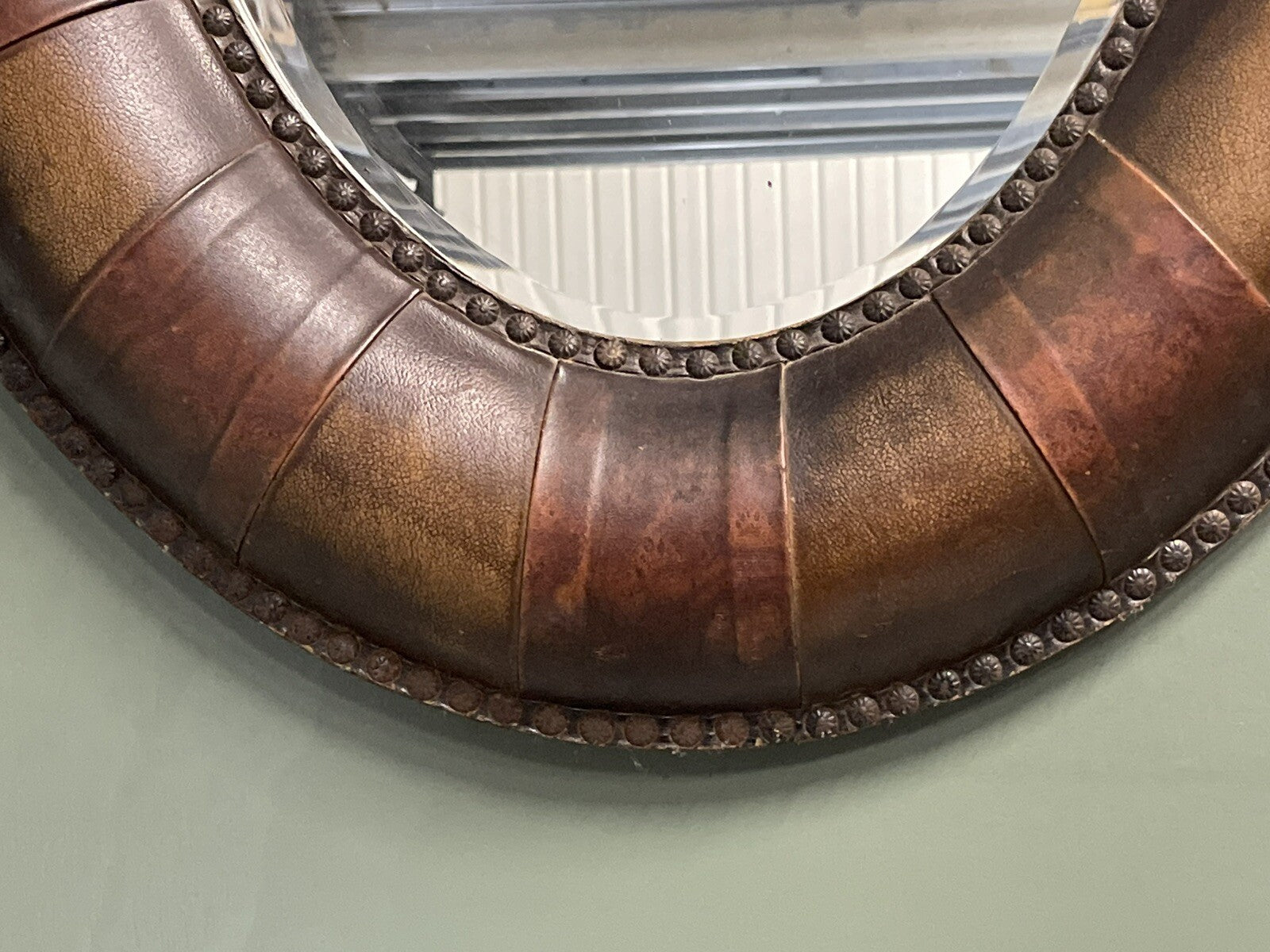STUNNING VERY DECORATIVE OVAL BROWN STUDDED LEATHER CUSHION WALL MIRROR