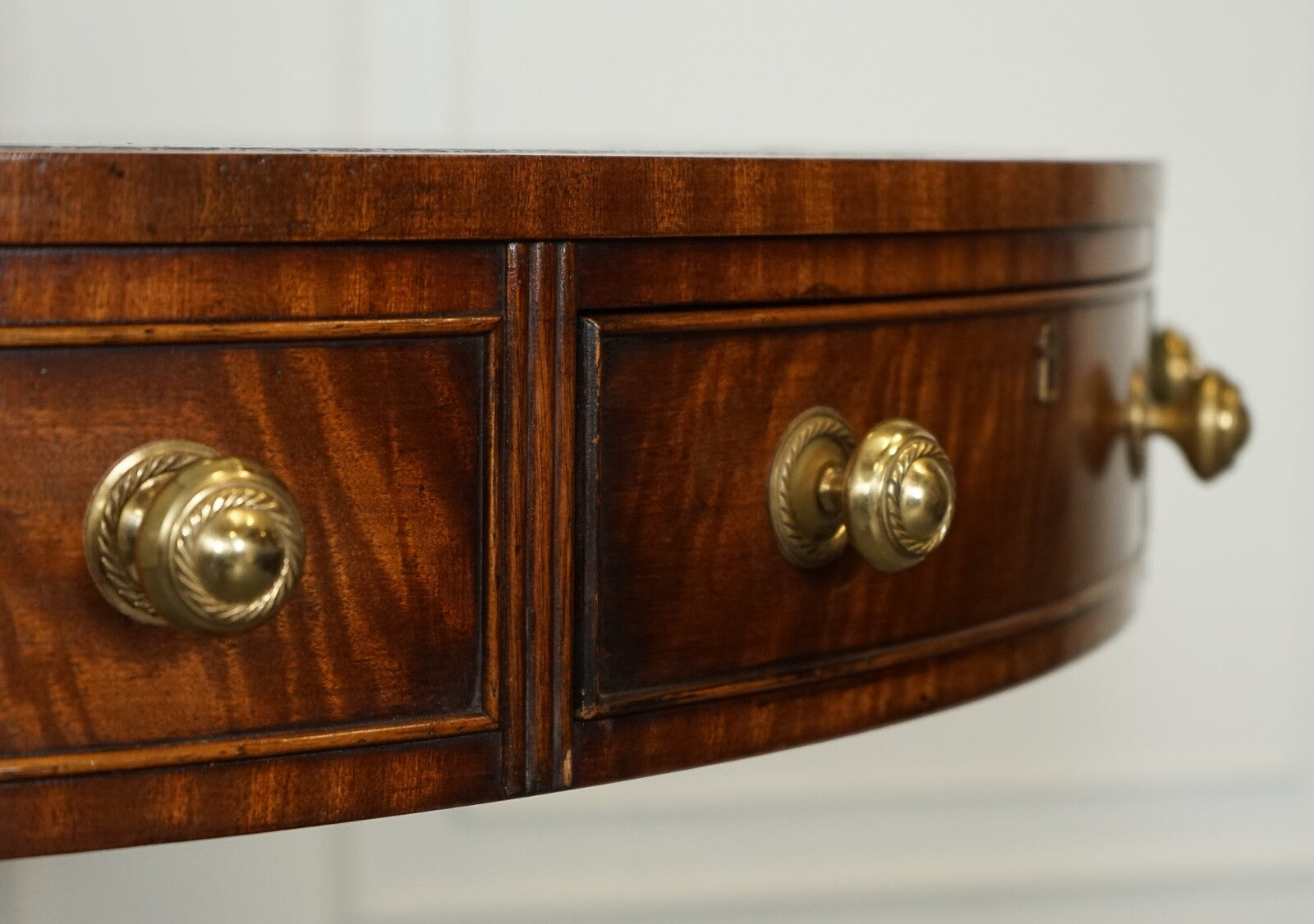 FINE RESTORED REGENCY STYLE DRUM TOP LIBRARY TABLE WITH AGED GREEN LEATHER TOP