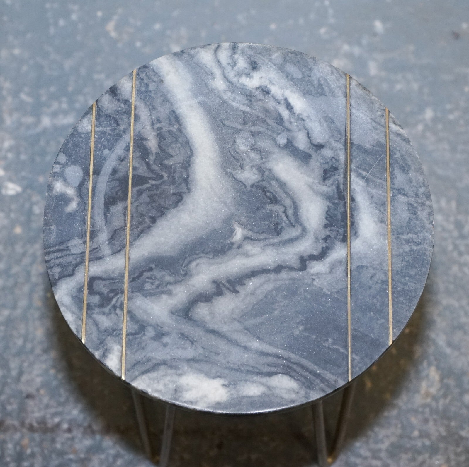 GREY AND WHITE MARBLE TOP WITH GOLD PIN LEGS PLANT LAMP SiDE TABLE