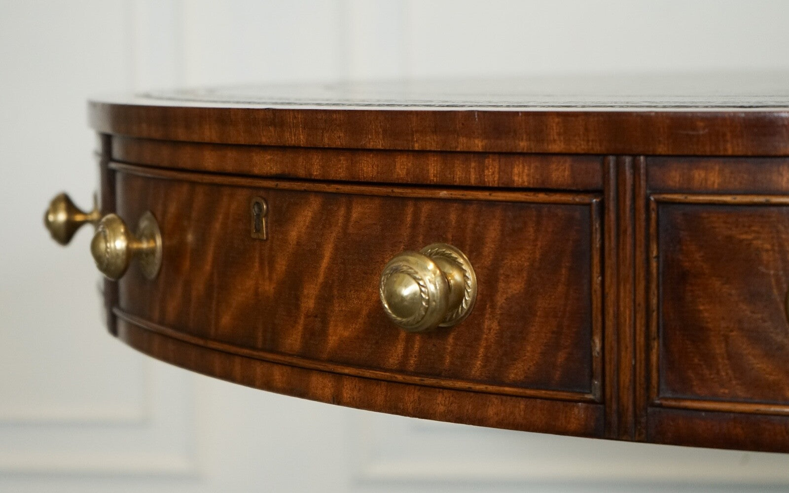 FINE RESTORED REGENCY STYLE DRUM TOP LIBRARY TABLE WITH AGED GREEN LEATHER TOP