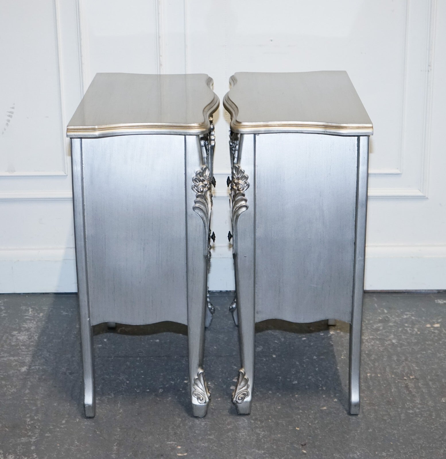 LOVELY FRENCH GREY SILVER BAROQUE STYLE 3 DRAWER BEDSIDE TABLES CHEST OF DRAWERS