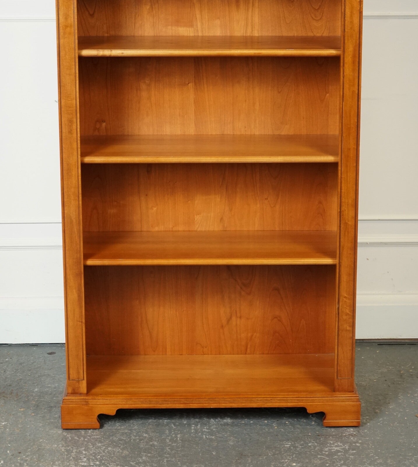 VINTAGE TALL OPEN SOLID BOOKCASE 5 SHELVES MADE BY YOUNGER FURNITURE LONDON J1