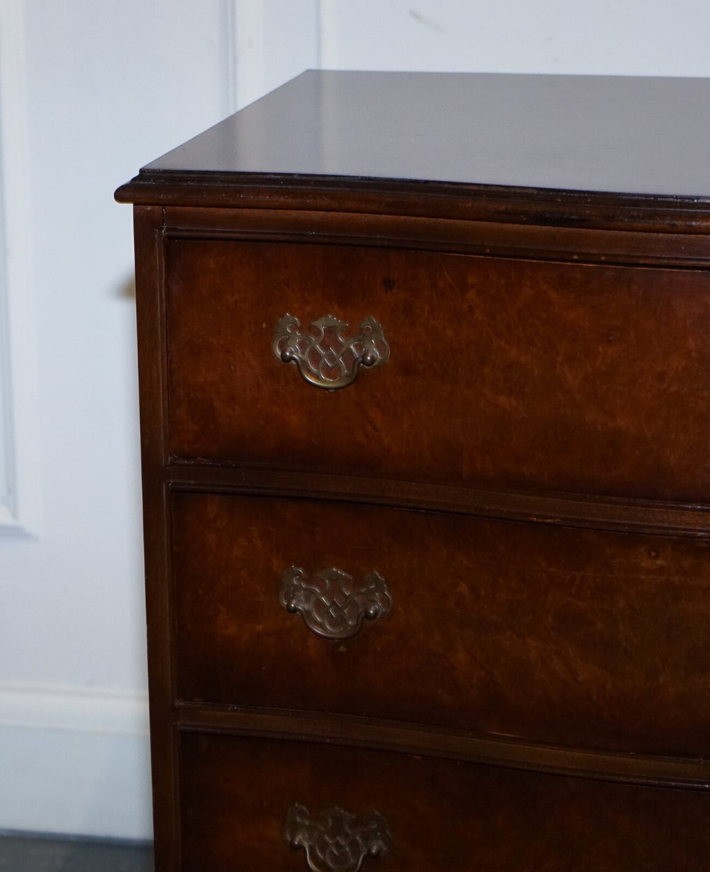 LATE 20TH CENTURY BURR WALNUT CHEST OF DRAWERS WITH BRASS HANDLES