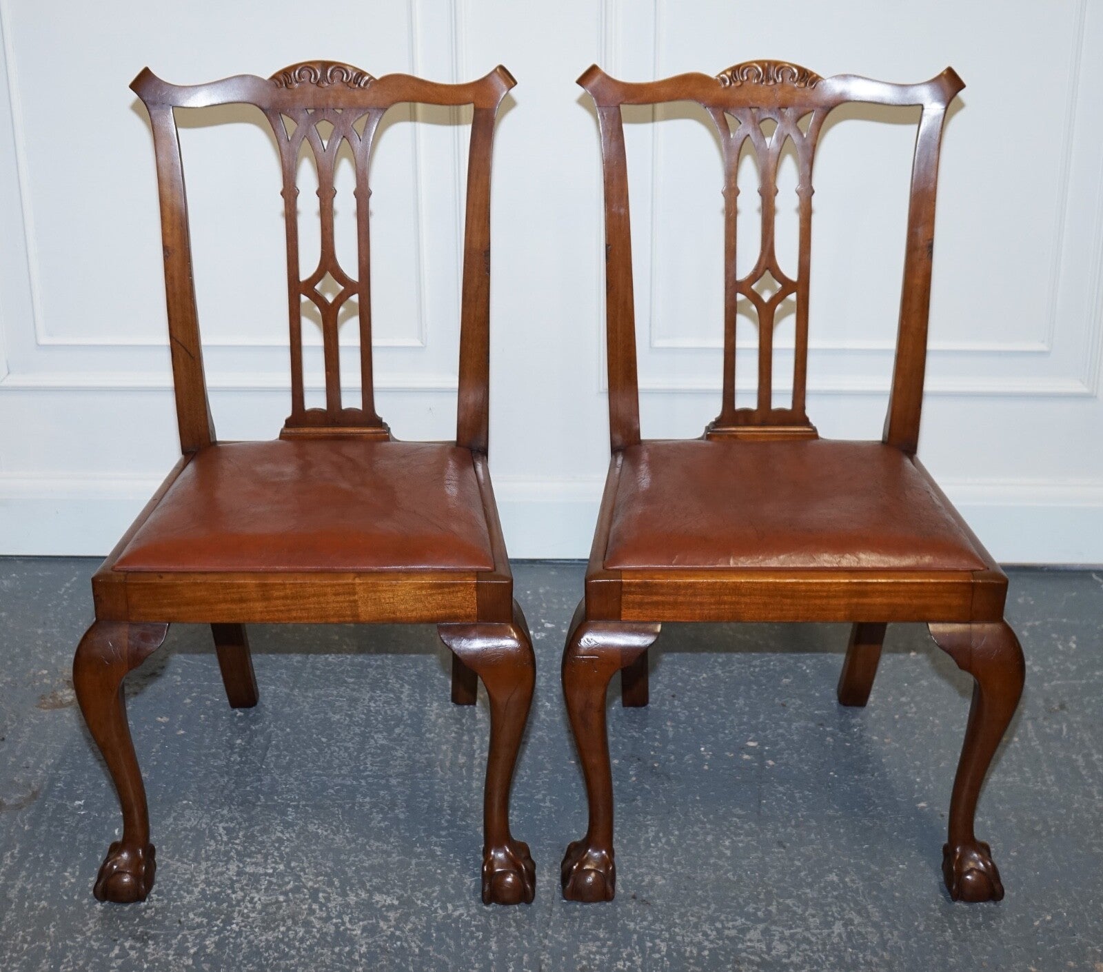 CHIPPENDALE STYLE 5 DINING CHAIRS WITH LEATHER SEATS PERFECT FOR ROUND TABLE