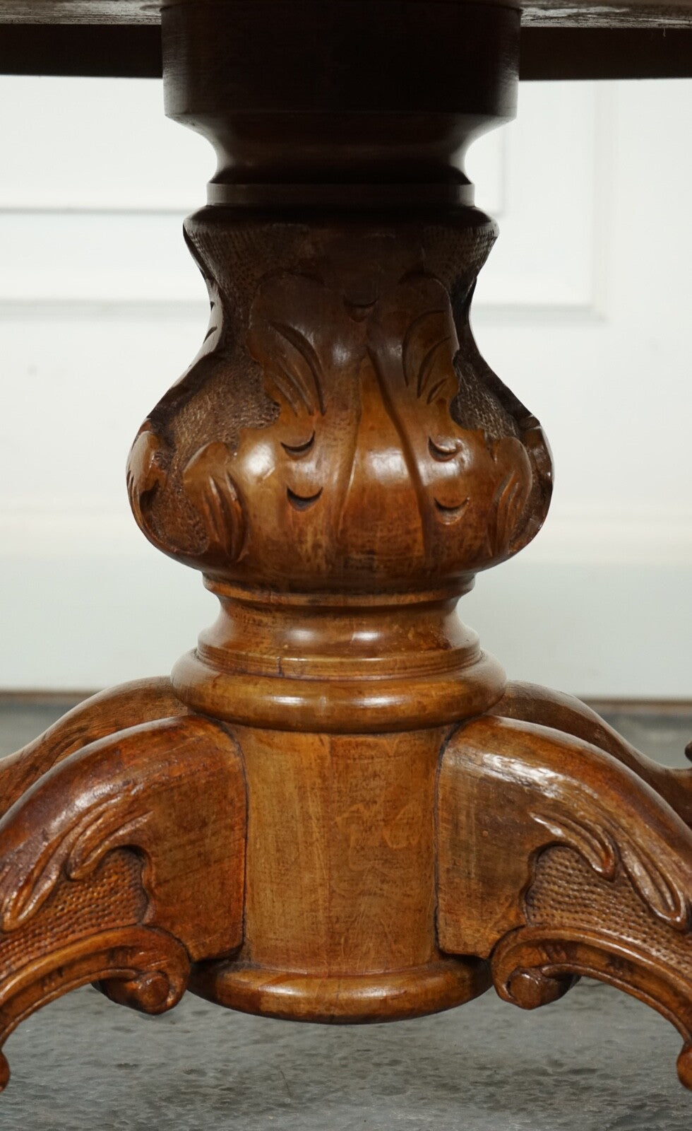 VINTAGE ITALIAN WALNUT BAROQUE COFFEE TABLE J1