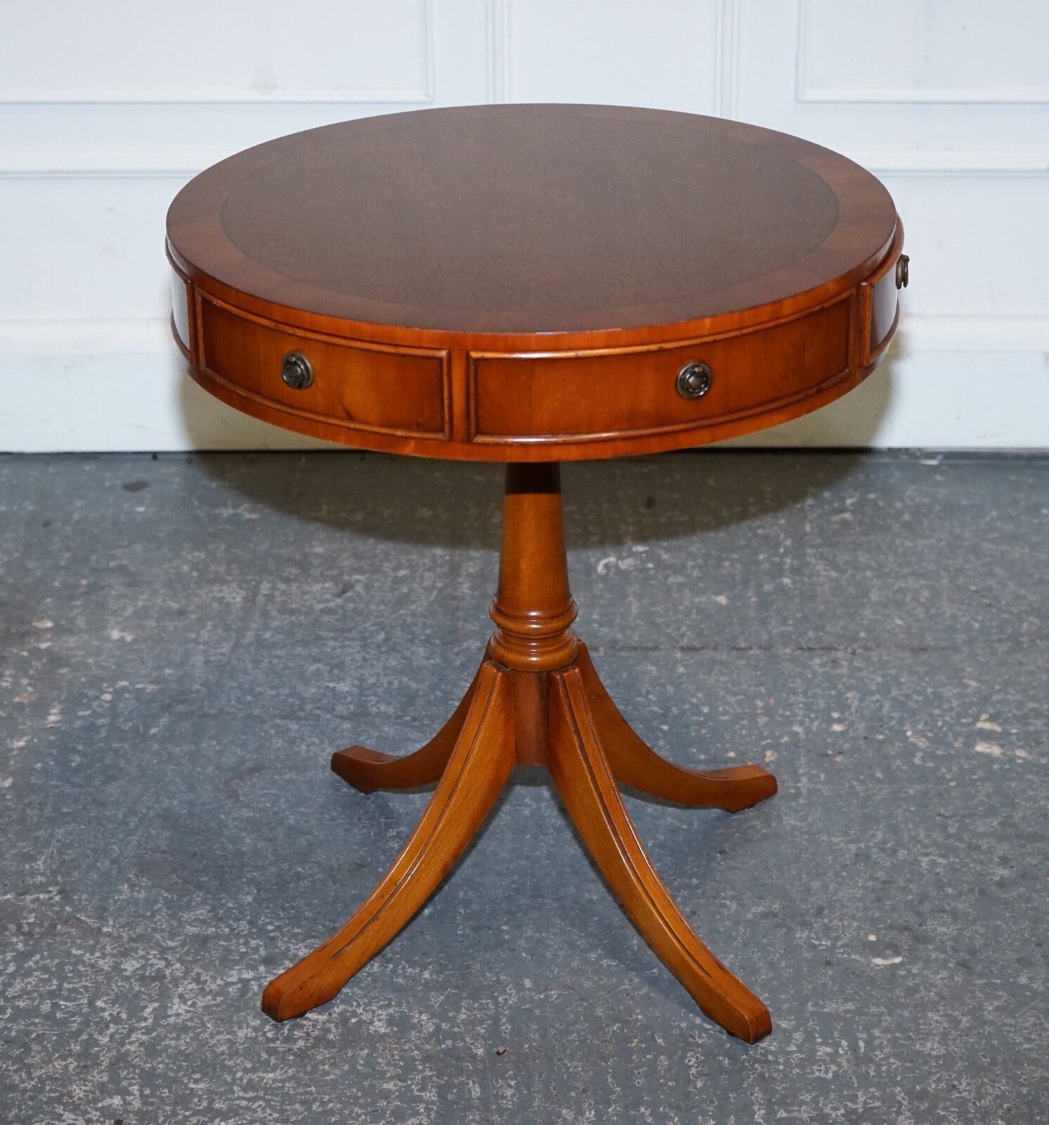 VINTAGE YEW WOOD CIRCULAR DRUM END SiDE LAMP TABLE