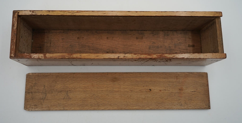 LATE 19TH CENTURY BOX OF TRADITIONAL GAME NINER DOMINOS WITH STUNNING PATINA