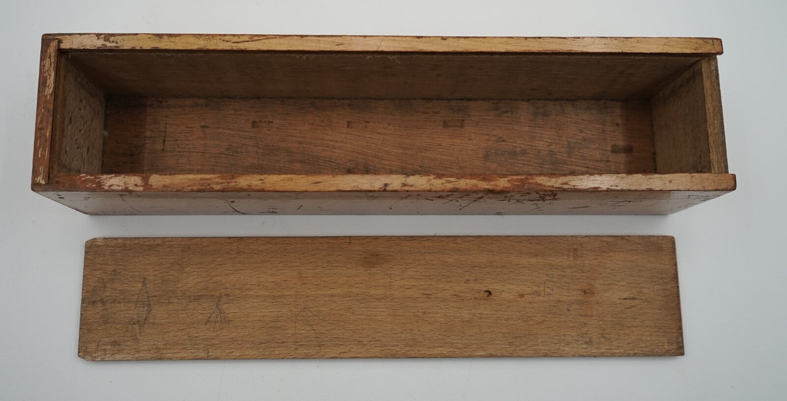 LATE 19TH CENTURY BOX OF TRADITIONAL GAME NINER DOMINOS WITH STUNNING PATINA