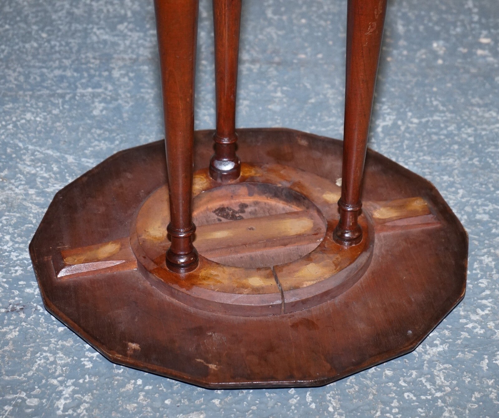 LOVELY RESTORED HARDWOOD HEXAGON SIDE TABLE WITH CURVED SPADE FEET