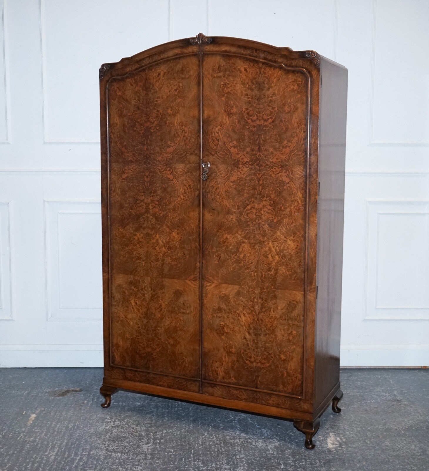 GORGEOUS ART DECO BURR WALNUT DOUBLE WARDROBE WITH MiRROR
