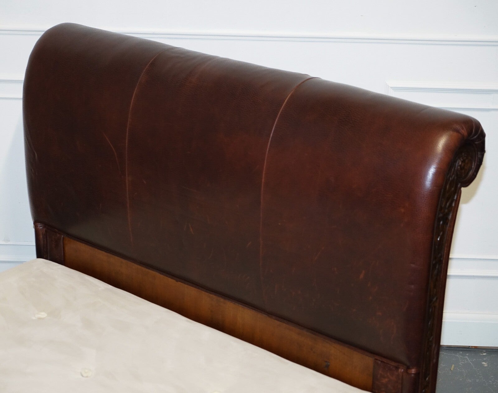STUNNING KING SIZE BONAPARTE CARVED LEATHER BED AND SO TO BED RRP £14,000