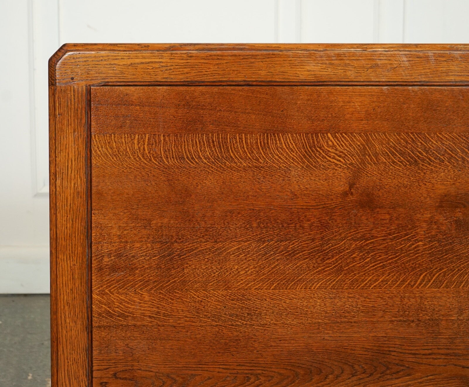 STUNNING LARGE OAK VINTAGE COFFEE TABLE WITH NICE GRAIN OAK TOP AND H FRAME