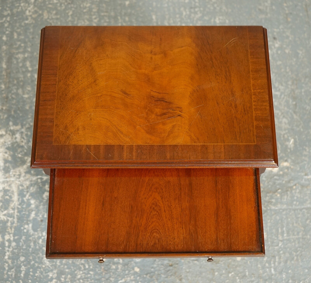 LOVELY GEORGIAN STYLE SMALL CHEST OF DRAWERS SIDE TABLE WITH BUTLER TRAY J1