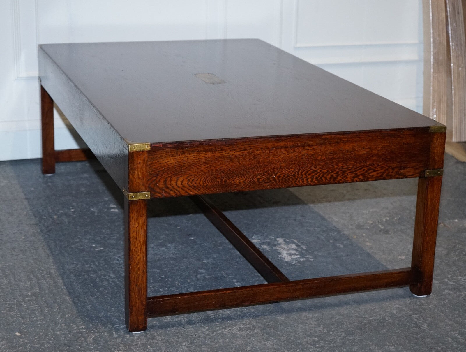 STUNNING MILITARY CAMPAIGN REH KENNEDY COFFEE TABLE WITH THREE DEEP DRAWERS