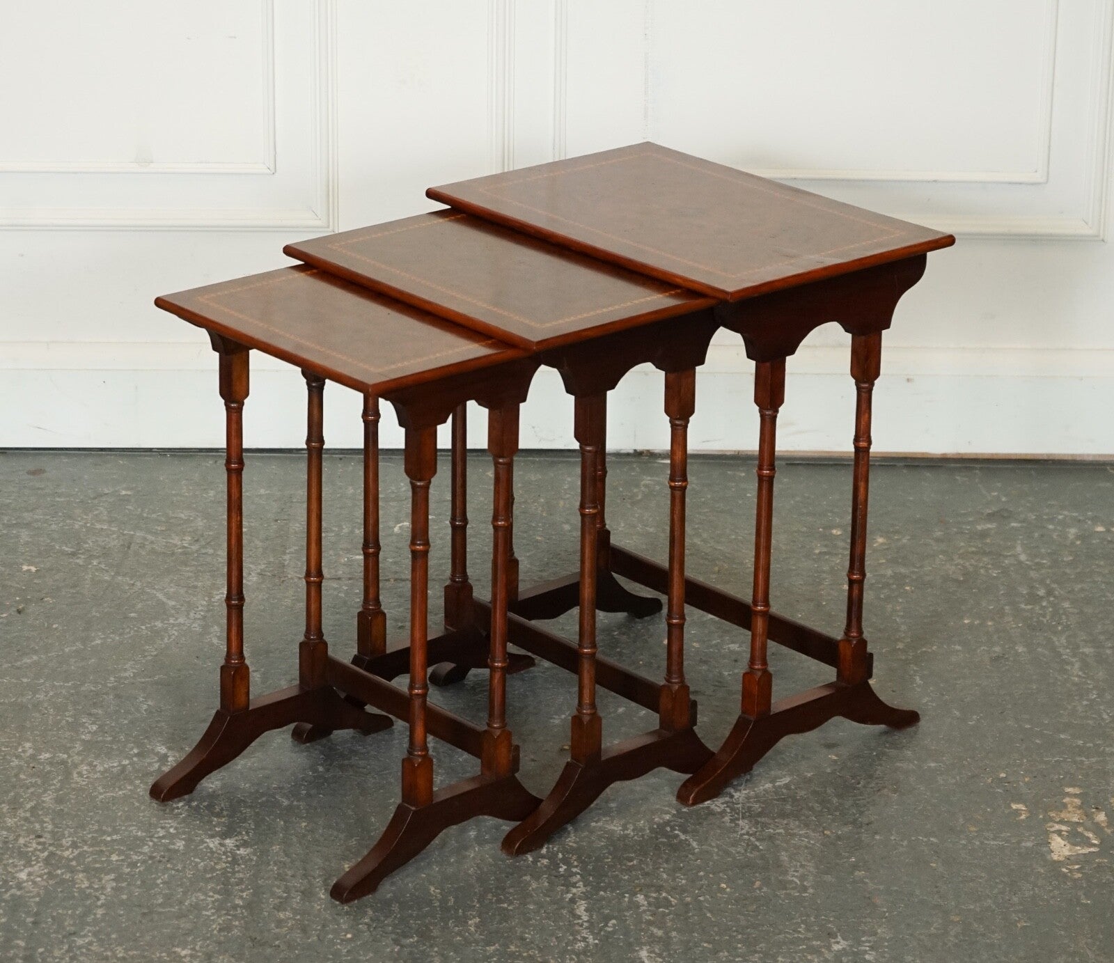 RESTORED VINTAGE SHERATON REVIVAL BURR WALNUT NEST OF TABLES
