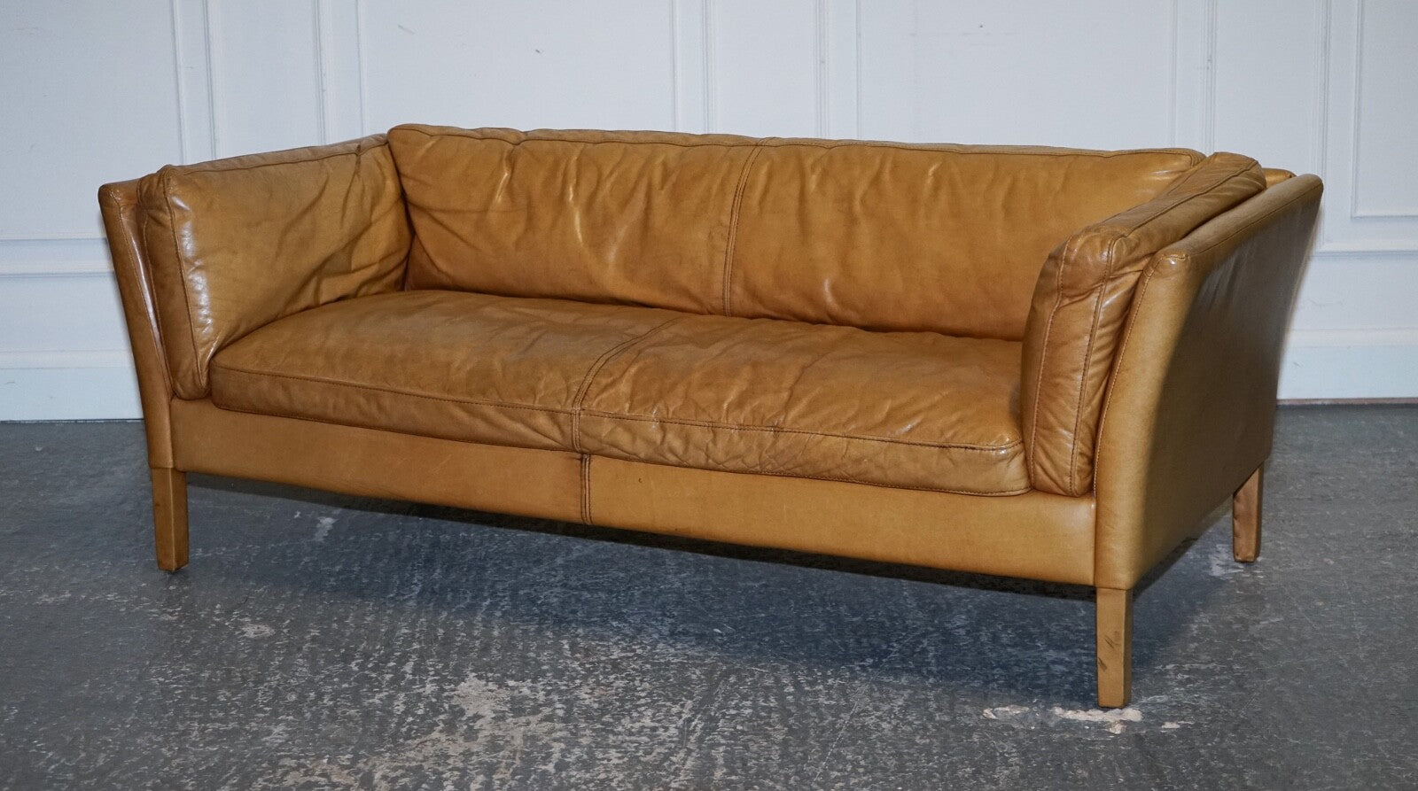 VERY COMFORTABLE CONTEMPORARY HALO GROUCHO BROWN TAN LEATHER TWO TO THREE SOFA