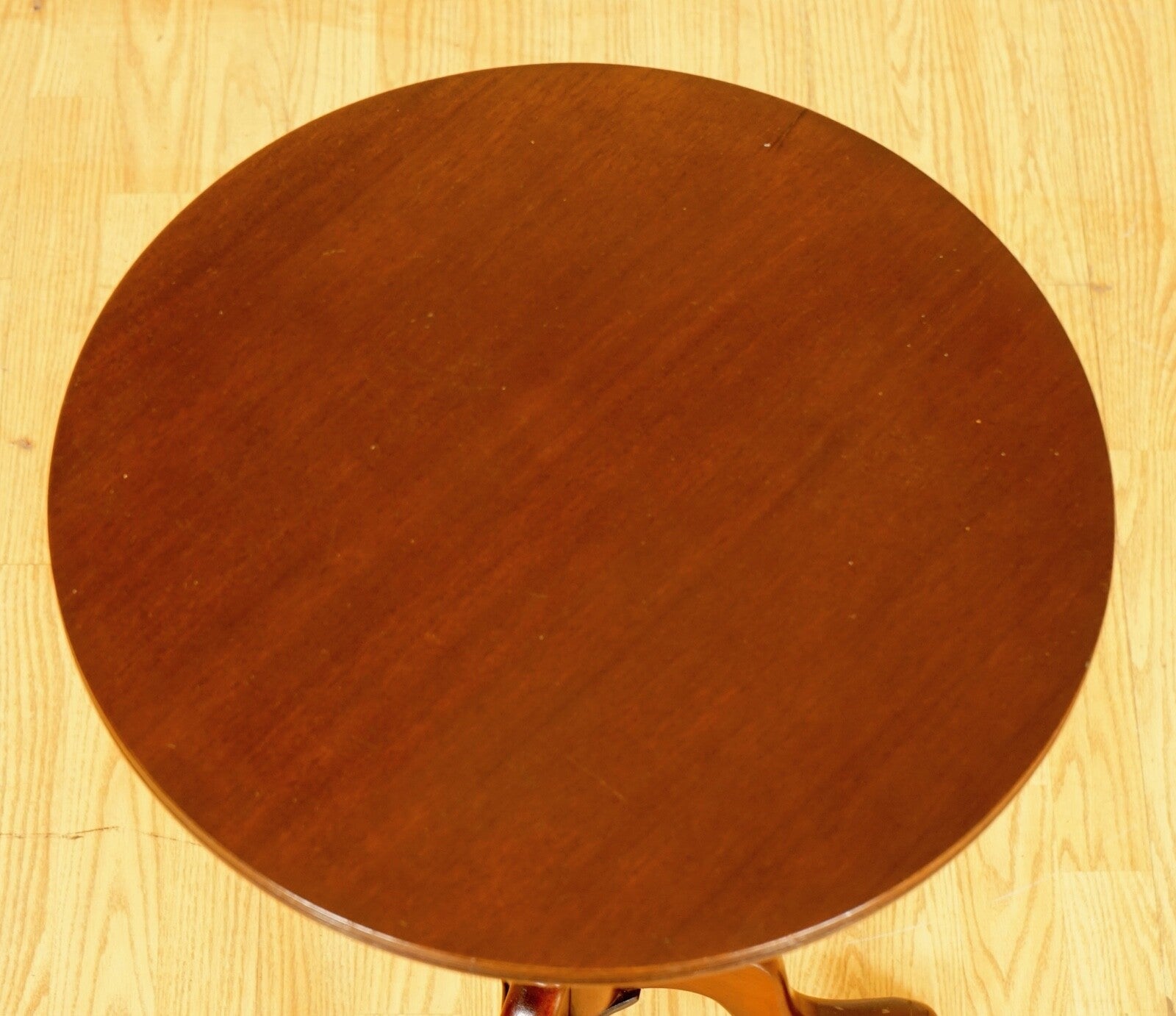 STUNNING VICTORIAN SIDE TABLE/WINE TABLE ON ELEGANT TRIPOD LEGS
