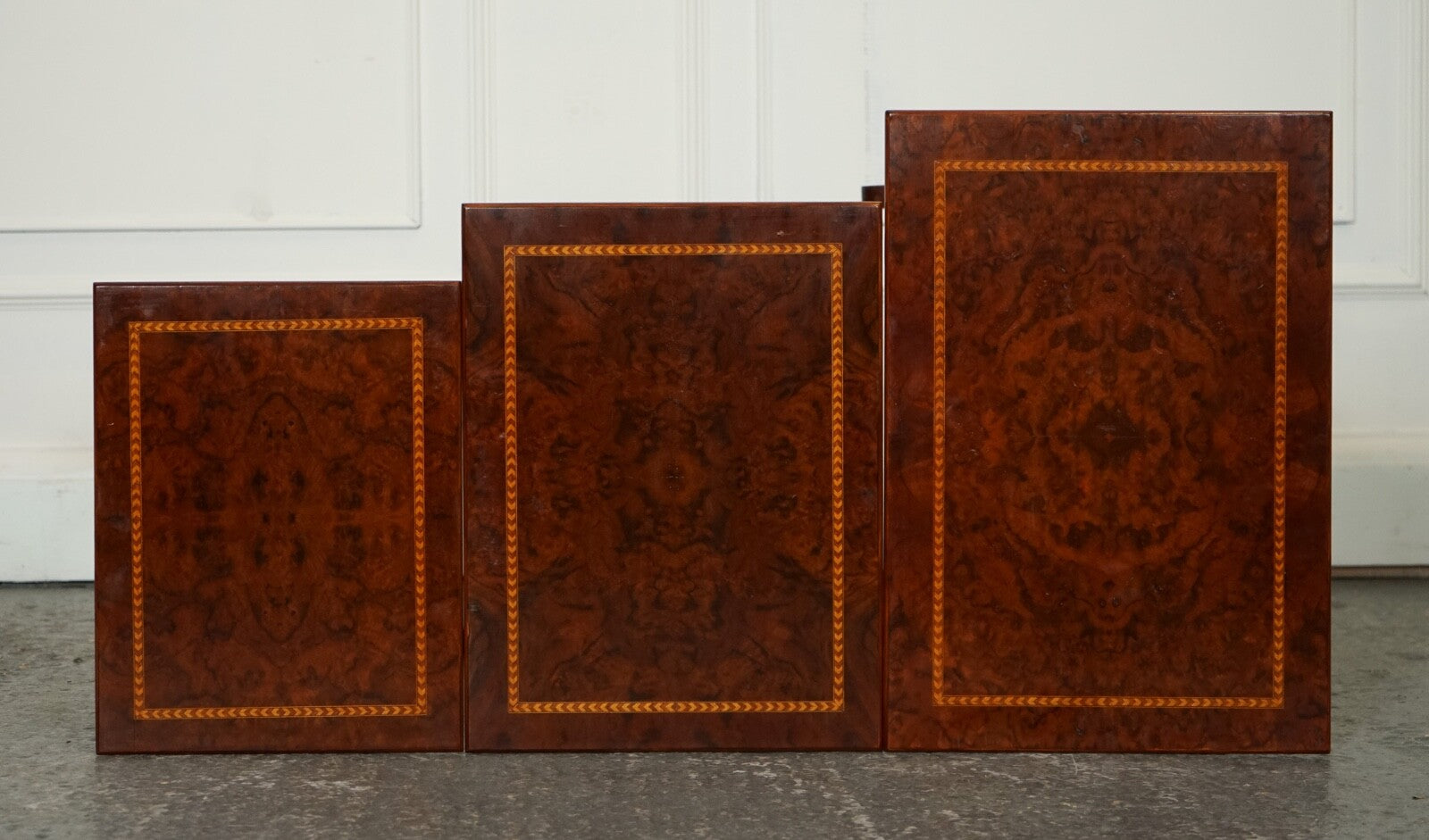 RESTORED VINTAGE SHERATON REVIVAL BURR WALNUT NEST OF TABLES